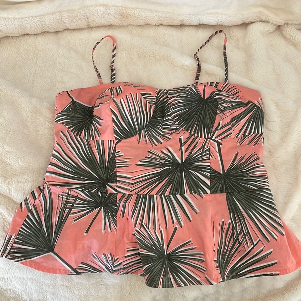a.n.d eawy . Size M. Color pink and Gary